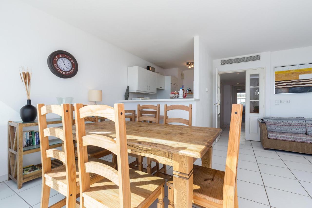 Bright Two Bedroomed Apartment On The Beach In Cannes With Huge Terrace With Fabulous Sea Views - 2001 Exteriör bild