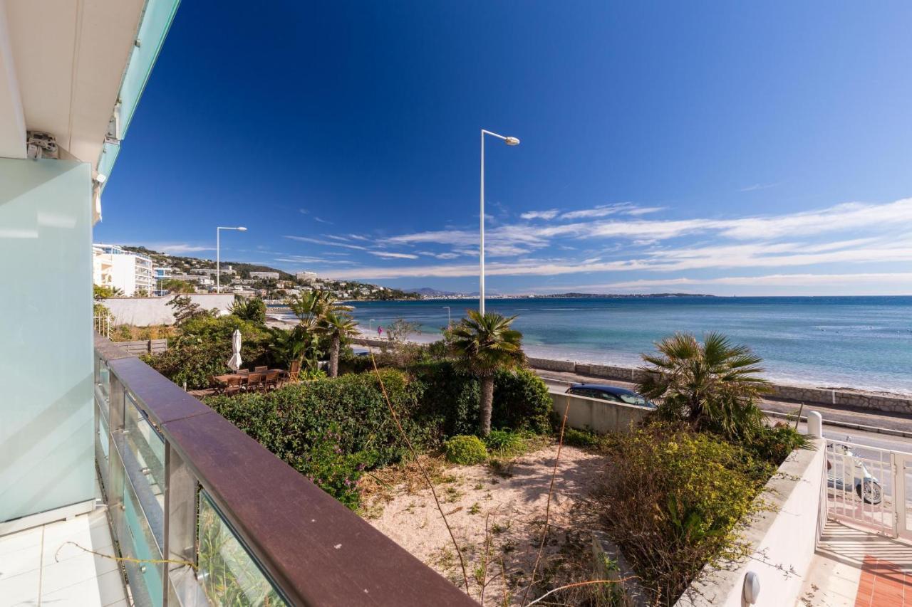 Bright Two Bedroomed Apartment On The Beach In Cannes With Huge Terrace With Fabulous Sea Views - 2001 Exteriör bild