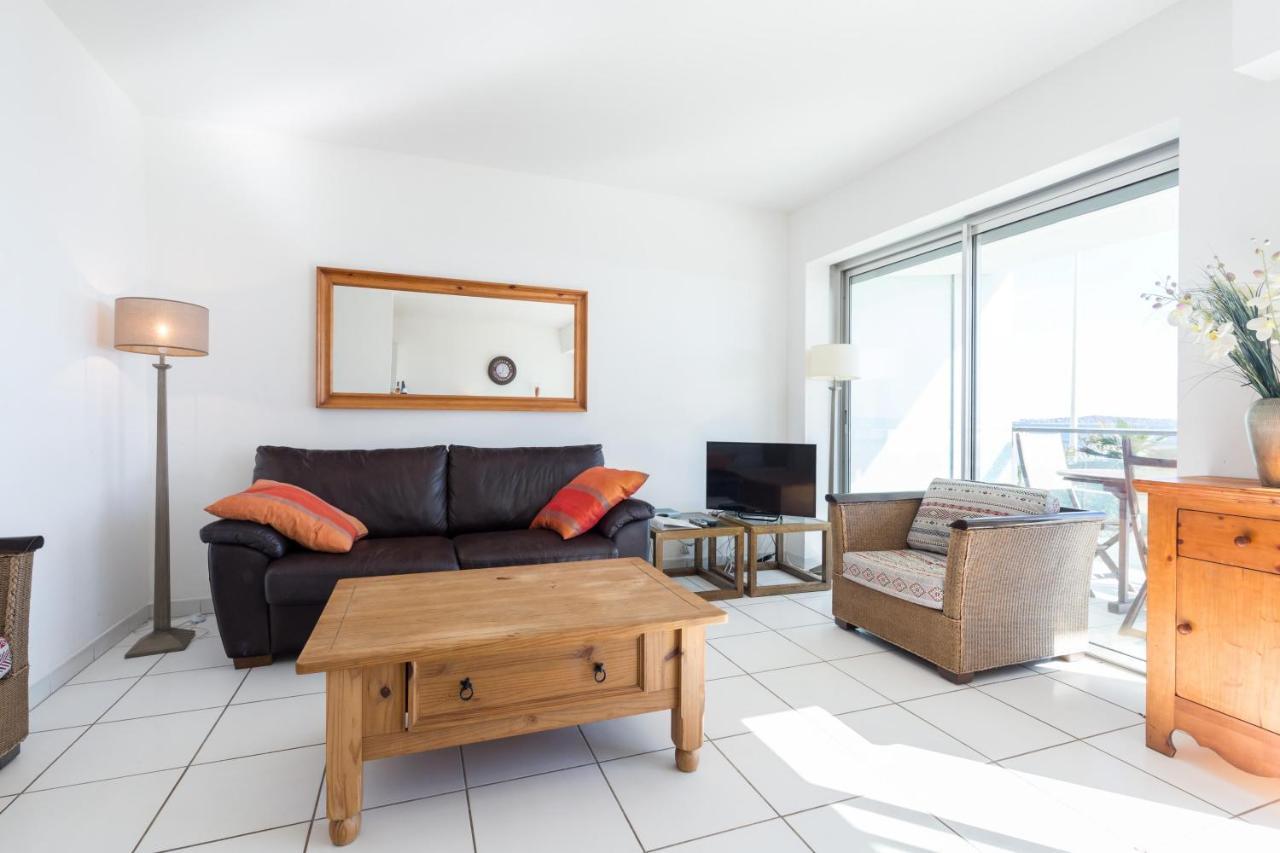 Bright Two Bedroomed Apartment On The Beach In Cannes With Huge Terrace With Fabulous Sea Views - 2001 Exteriör bild